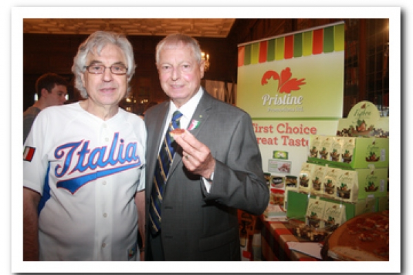 picture-festa-repubblica-a-casa-loma-2015-0551BA2AA65-CF2B-BB32-FD5F-8E4CD48F5776.jpg